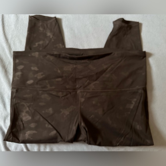 🍉All in motion crop leggings 3X muted black metallic camouflage print - Picture 2 of 4